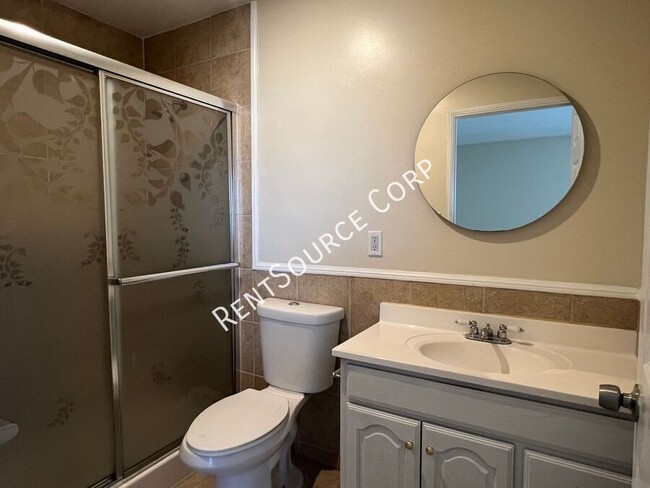 Building Photo - 440 Lillian Dr