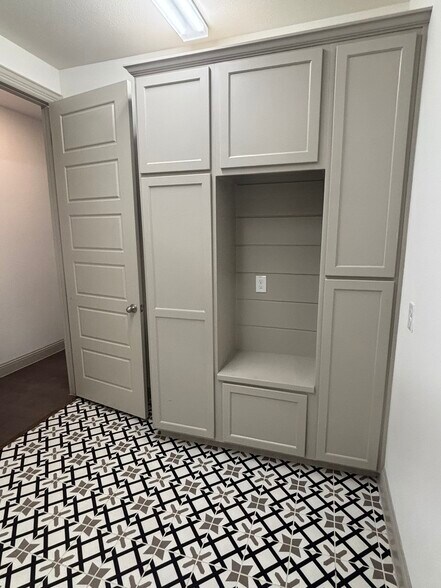 Building Photo - 1702 Trellis Dr