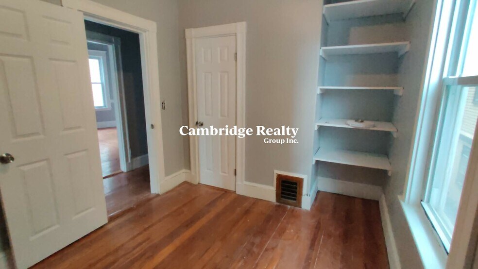 Building Photo - 20 Madison St