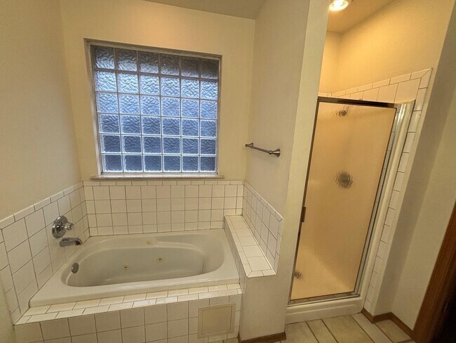 Building Photo - 2207 N Burdick St