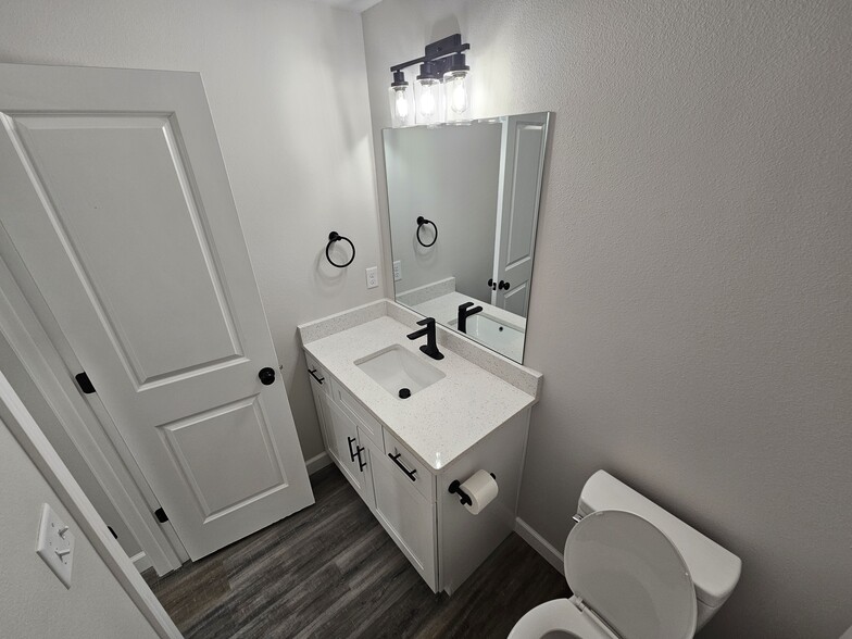 Building Photo - 357 SE 70 Rd