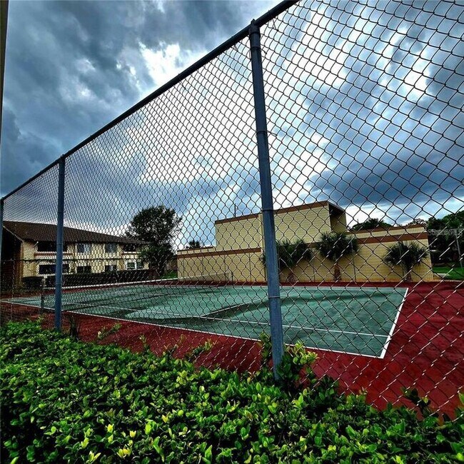 Building Photo - 1 Bedroom 1st Floor Del Rey Condo with new...