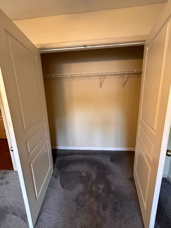 Building Photo - 02-102 Yarmowich