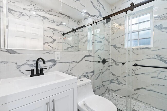 Building Photo - 133 W 4TH St