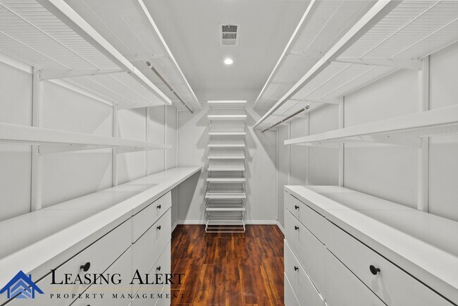 Building Photo - 7800 Lindley Ave