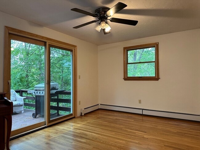 Building Photo - 15 Curlew St