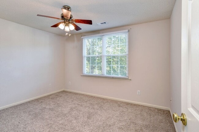 Building Photo - Peaceful Retreat in Willow Lakes