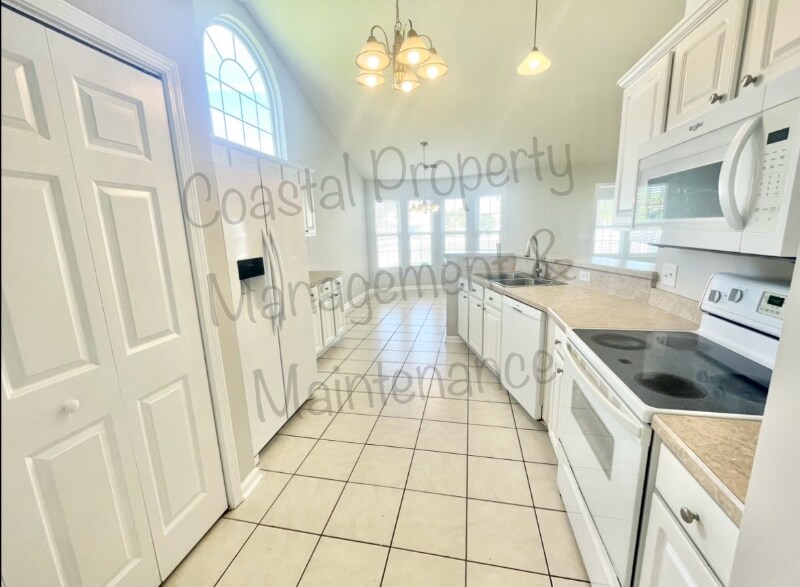 Building Photo - 1156 Great Lakes Cir