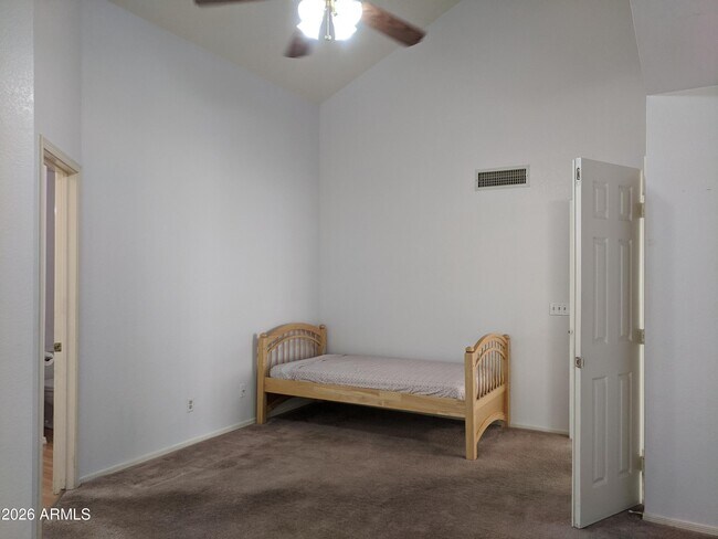 Building Photo - 1321 N Jamaica Way