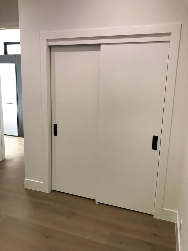 Building Photo - 55 Drake Ct