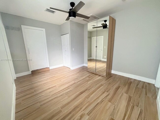 Building Photo - 401 S Highland Dr