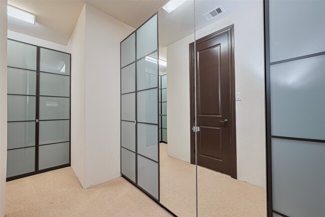 Building Photo - 26 S Swanwick Pl
