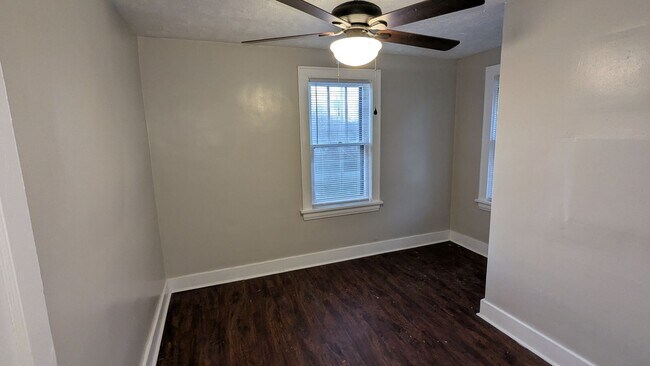 Building Photo - Charming 3-bedroom, 1.5-bathroom home located in the heart of Akron