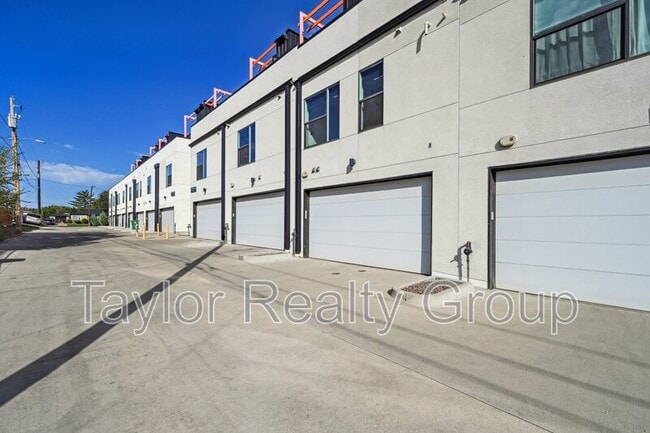 Building Photo - 3032 Wilson Ct