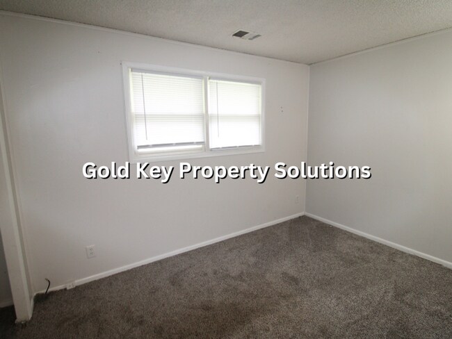 Building Photo - 4 Bed 1.5 Bath Home for Rent! (SECTION 8 APPROVED)
