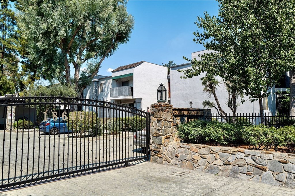 Guest Parking - 18645 Hatteras St