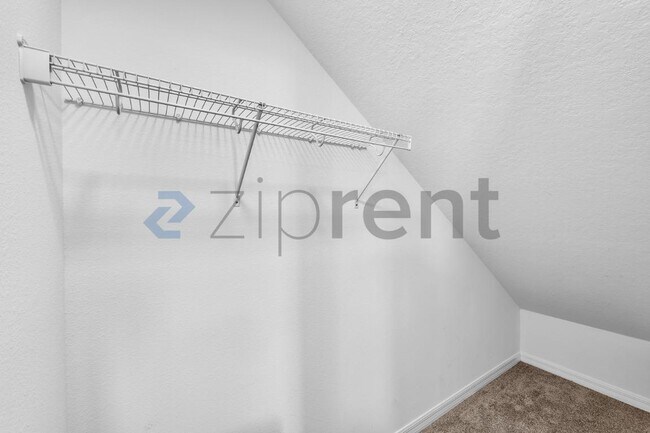 Building Photo - Unit n/a
