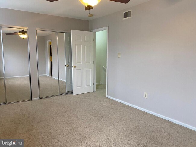 Building Photo - 9 Revere Pl