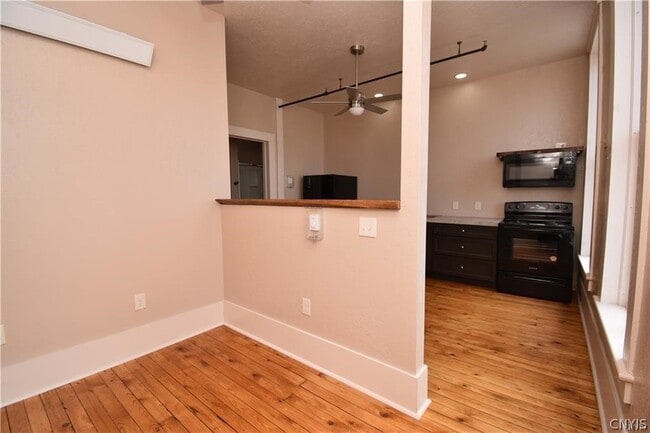 Building Photo - 170 Court St