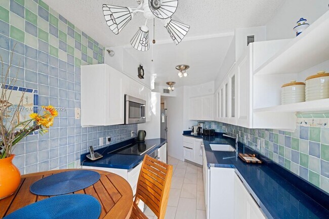 Building Photo - 3610 Yacht Club Dr