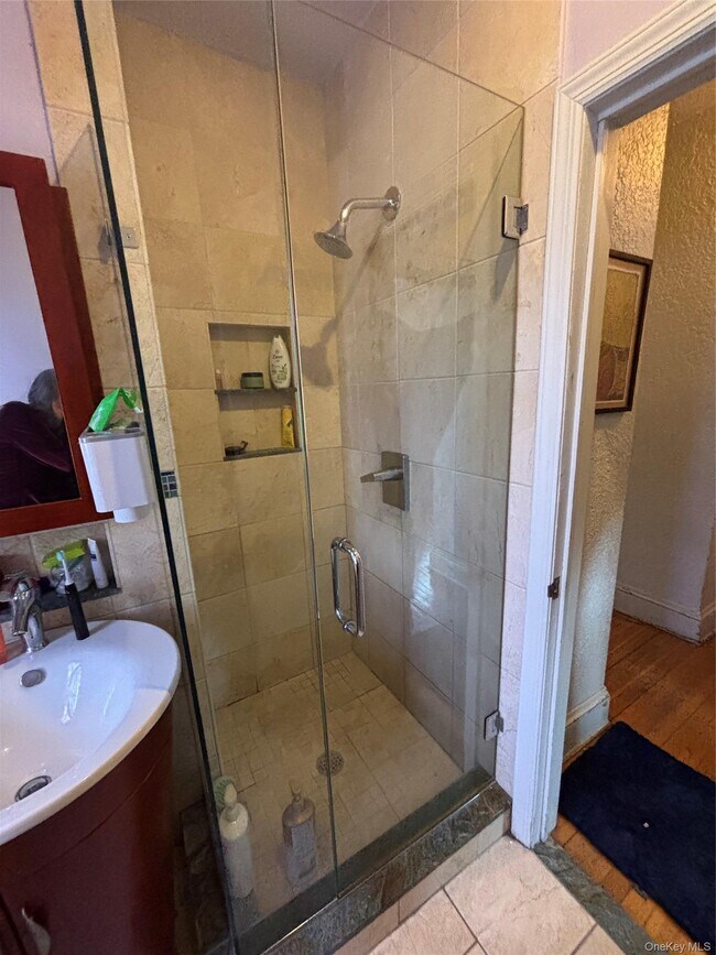 Building Photo - 329 E Chester St