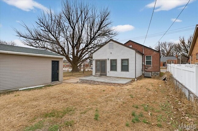 Building Photo - 3815 Bayless Ave