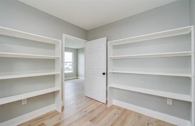 Building Photo - 114 S Iowa St