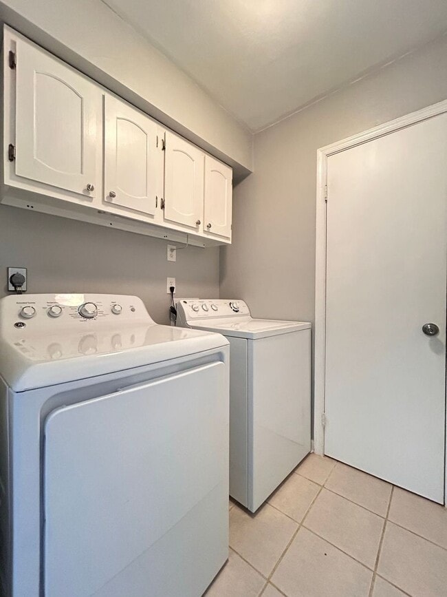 Building Photo - Welcome to this charming 3 bedroom "ASK AB...