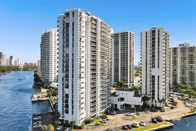 Building Photo - 20515 E Country Club Dr