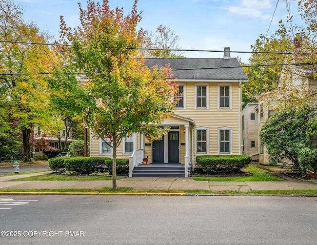 Building Photo - 703 Scott St