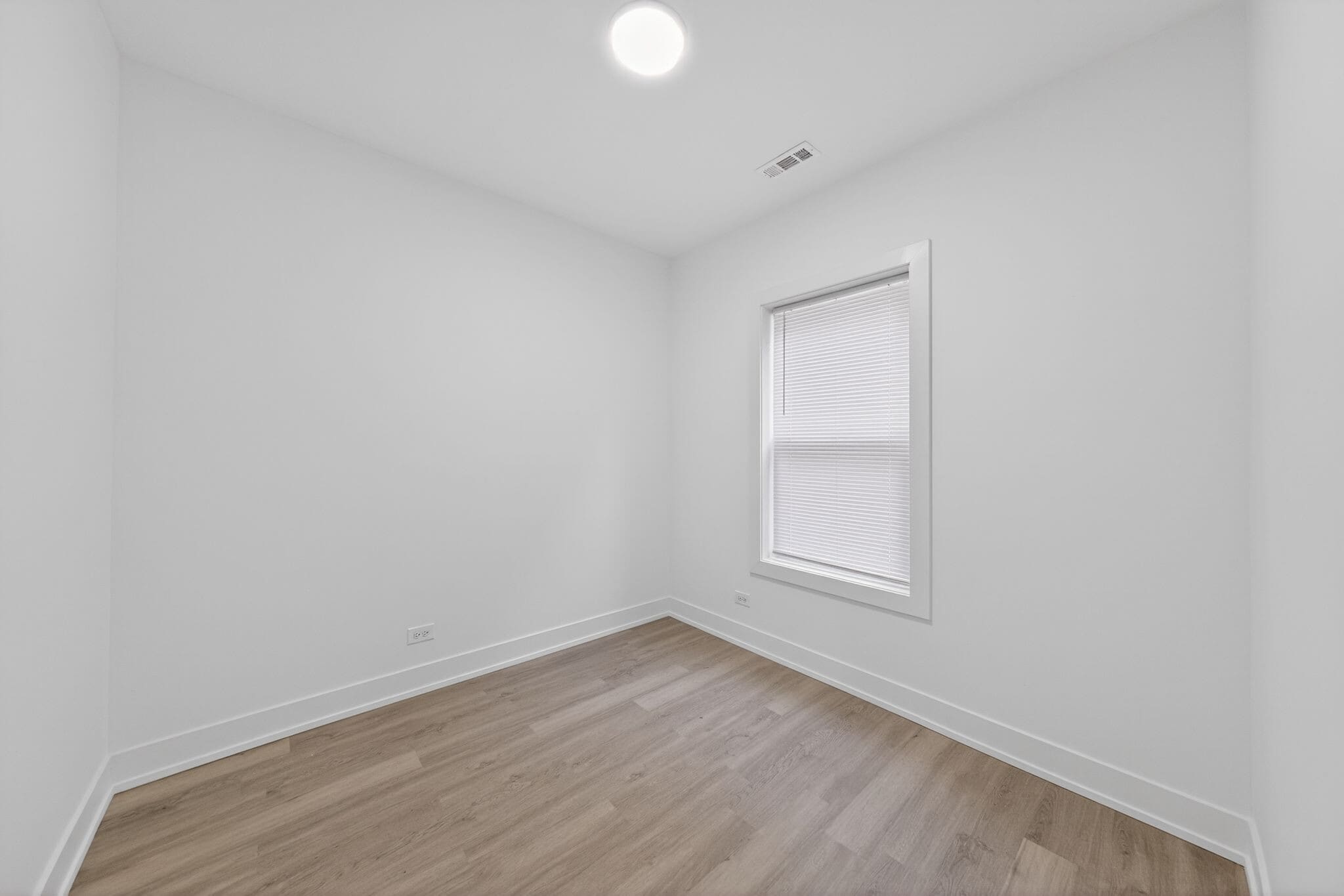 Building Photo - 328 N Lockwood Ave