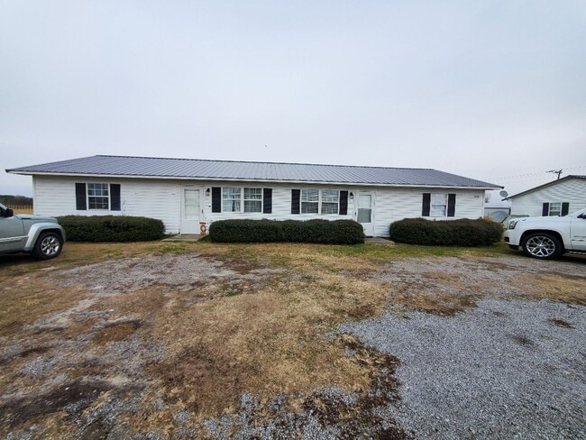 Primary Photo - Charming 2BR/1BA Apartment – Well-Maintain...