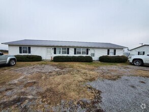 Building Photo - Charming 2BR/1BA Apartment – Well-Maintain...
