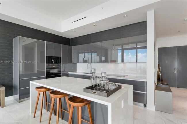 Building Photo - 1451 Brickell Ave