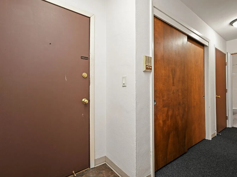 Building Photo - 515 5th St SE