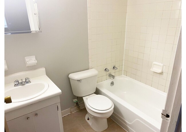 Interior Photo - Clifton 3033