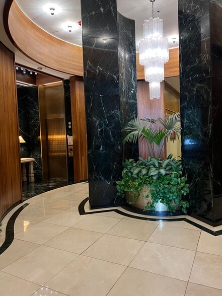 Building Photo - 10790 Wilshire Blvd