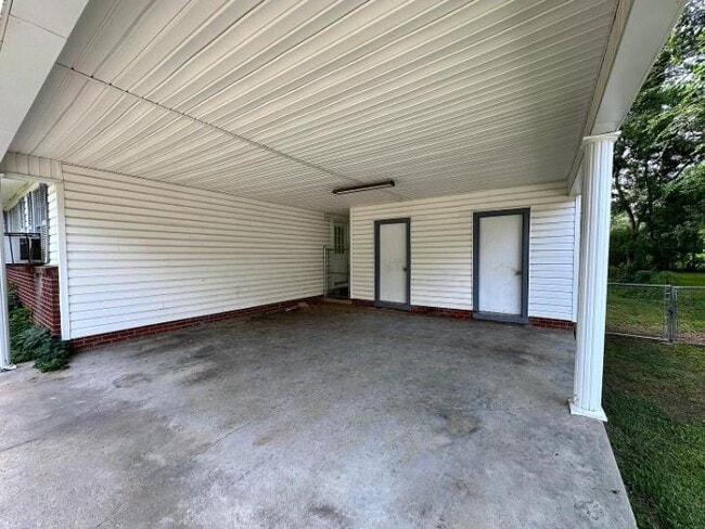 Building Photo - 1044 Cooper Rd