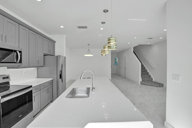 Building Photo - Gorgeous Brand New 3 Bedroom 2 Bath (2-story) Townhouse in Deerfield Beach