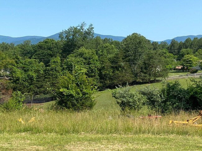 Building Photo - 5802 Roach Ridge
