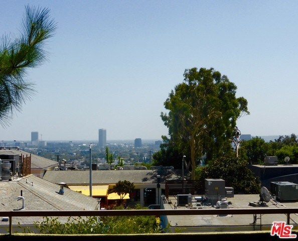 Building Photo - 1211 Sunset Plaza Dr