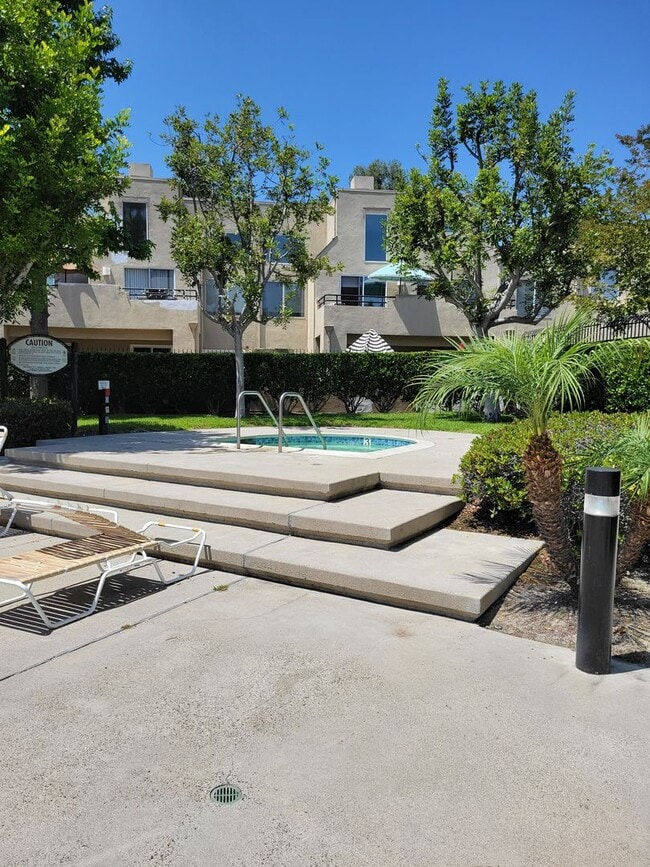 Building Photo - JUST REFURBISHED SPACIOUS DUAL MASTER COND...