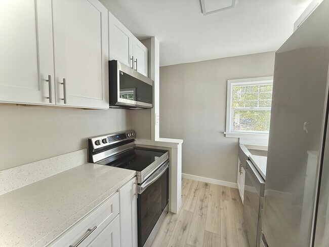 Building Photo - Avenues Home Available Now