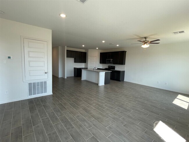 Building Photo - 9695 Caney Trails Rd