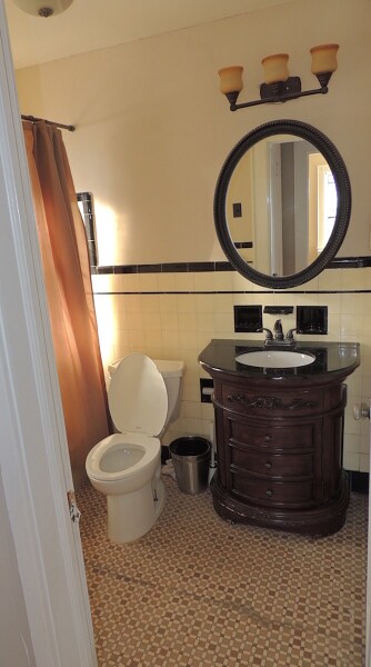Main Bathroom - 331 Walnut St