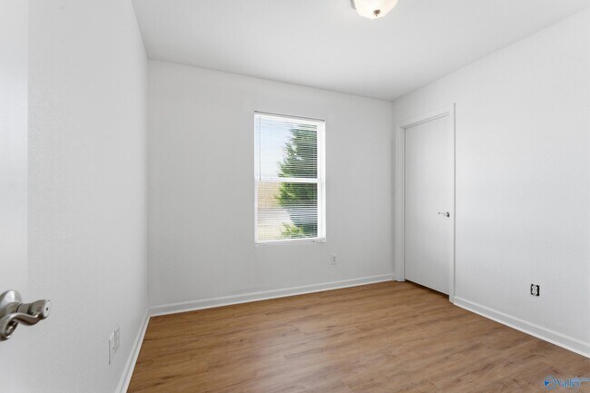 Building Photo - 313 Kenneth Blvd NW