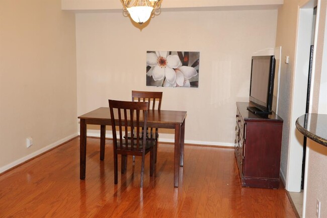 Building Photo - 2255 Braeswood Park Dr
