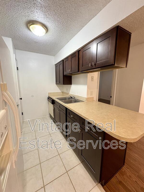 Building Photo - 231 Red Maple Pl