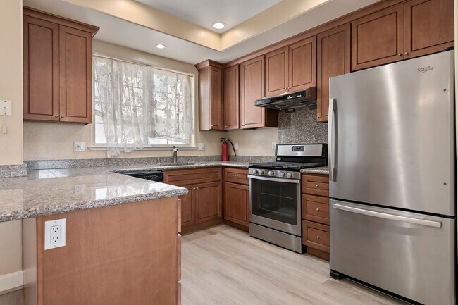 Building Photo - 562 Lambert Terrace