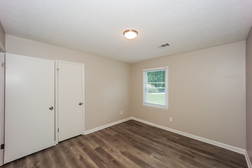 Building Photo - 4741 Cedar Lake Dr SE